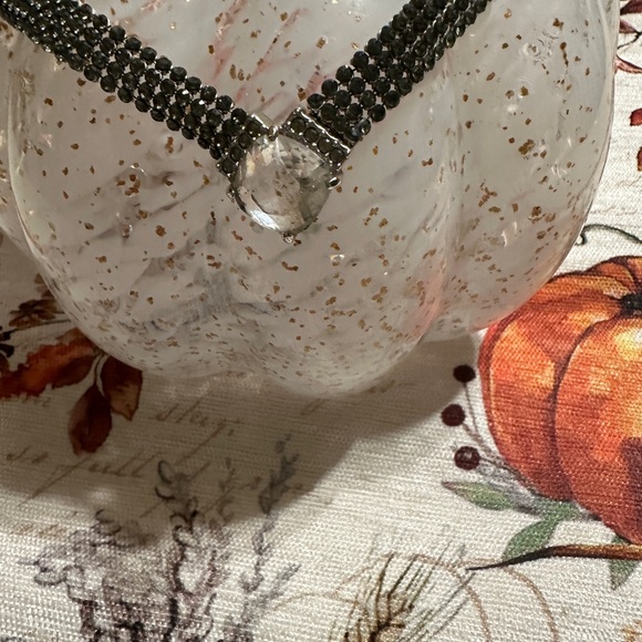 Elegant Swarovski Necklace with Crystal Accent - Picture 4 of 5